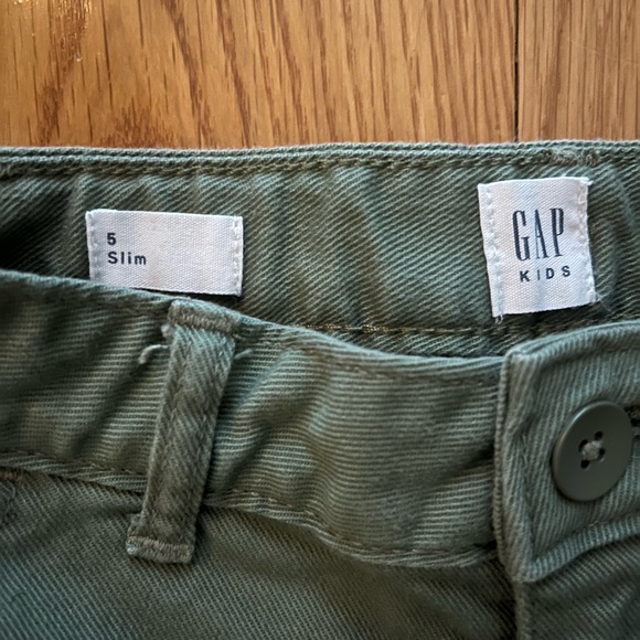 Gap kids olive green shorts. Only worn twice. Excellent condition - Picture 2 of 3